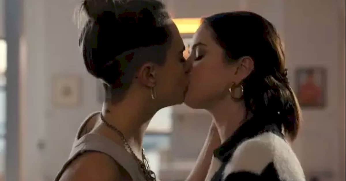 Dush va hammom pornosida yalangoch etuk ayollar