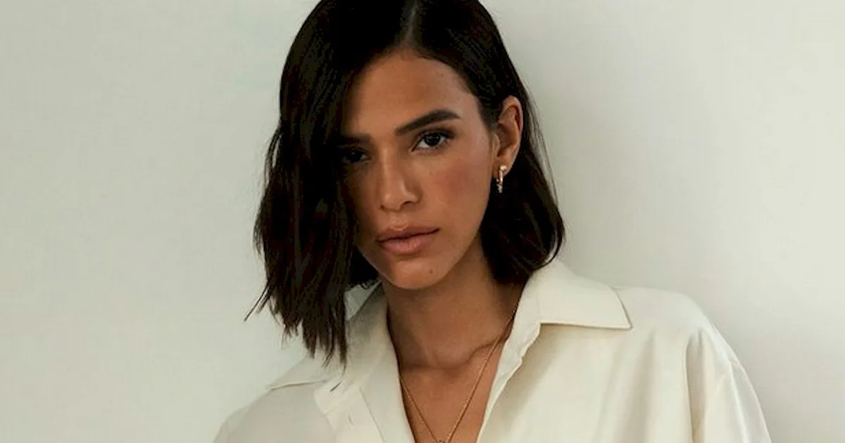 Bruna Marquezine surta com fã no X