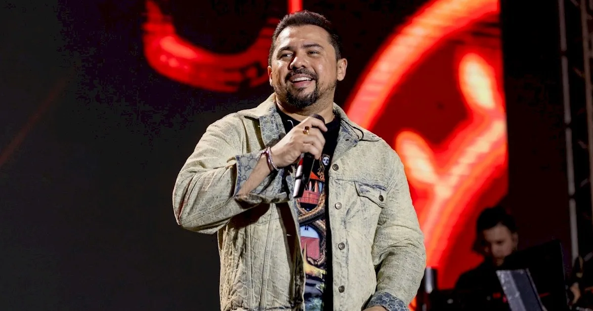 Xand Avião presenteia Nattan com relógio de 1,8 milhão de reais