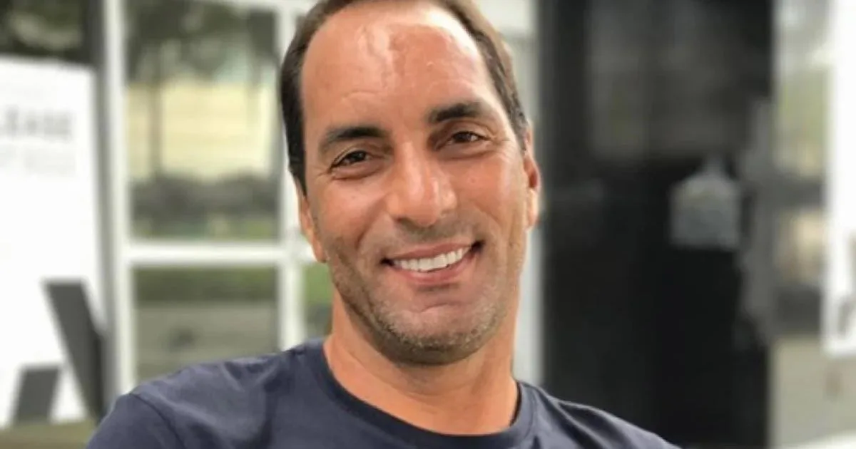 Após dever na praça, Edmundo se salva de leilão de mansão; entenda 2 Após dever na praça, Edmundo se salva de leilão de mansão; entenda