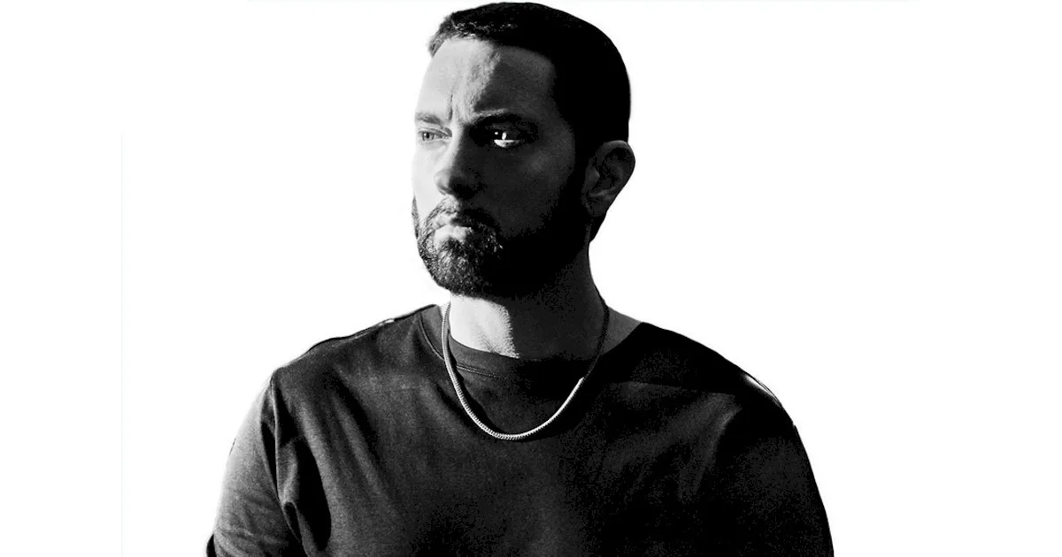 Eminem relembra 'Homem-Aranha' no inédito single "Tobey"