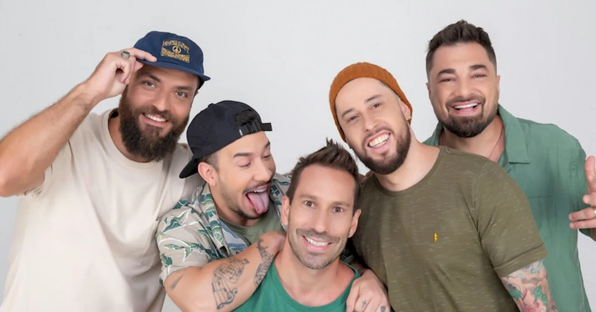 Jeito Moleque anuncia gravação do DVD '5 POR 5' Jeito Moleque anuncia gravação do DVD '5 POR 5'