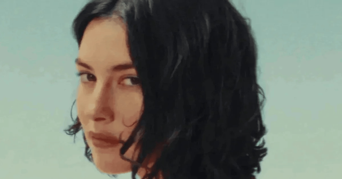 Gracie Abrams libera versão ao vivo da faixa ‘Death Wish’