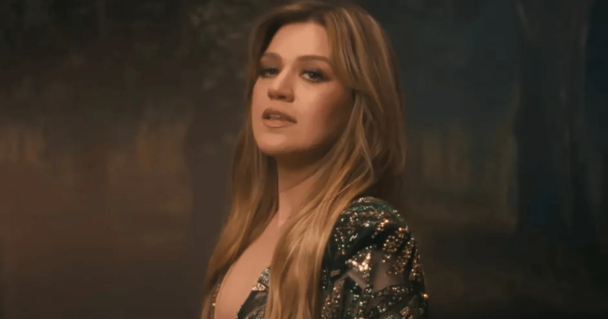 Kelly Clarkson lança videoclipe do single "Where Have You Been"