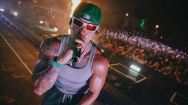 Feid faz show com ingressos esgotados em festival em Ibiza