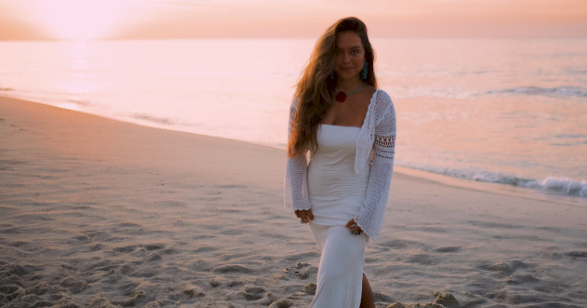 Do viral com Buchecha ao novo álbum: Lara Estelita lança '10/10' 1 Com time da Canetaria e produção de Milton Guedes, Lara Estelita apresenta o álbum '10/10'